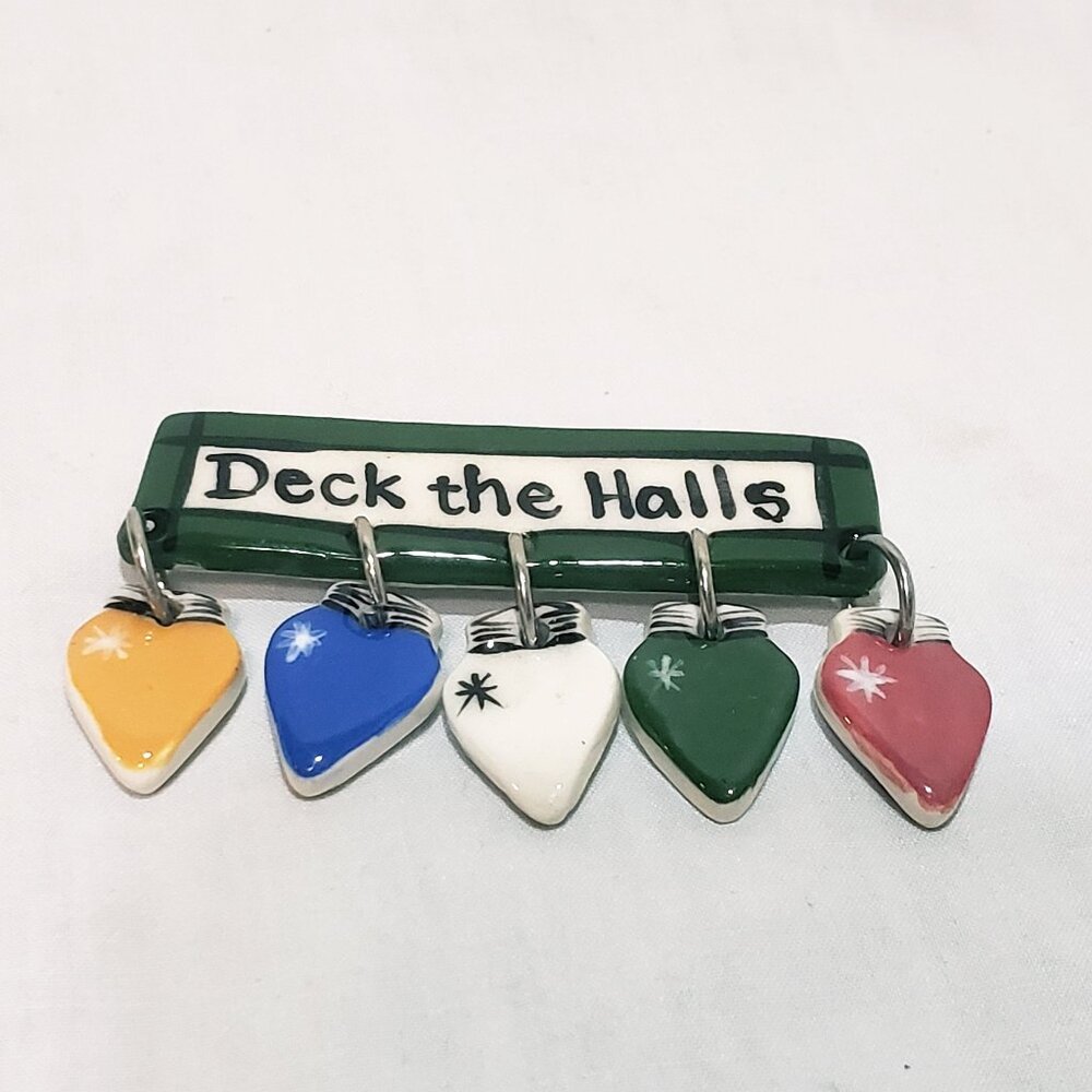 Christmas Deck the Halls Light Bulbs Dangle Brooch Vintage 2.5" Green Blue White